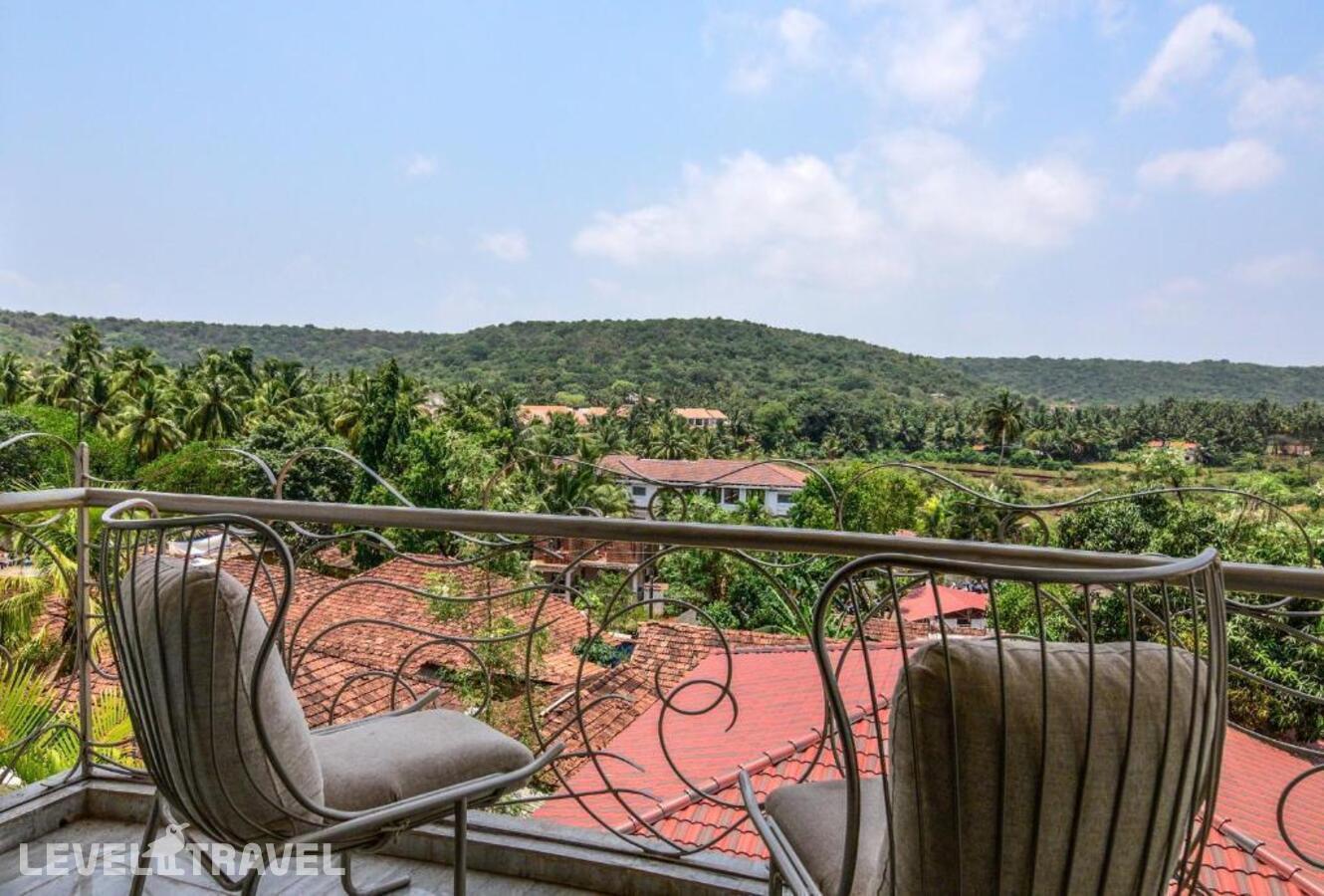 фотографии номера Делюкс с балконом отеля Park Regis Goa в Индия(Арпора) - фото №3