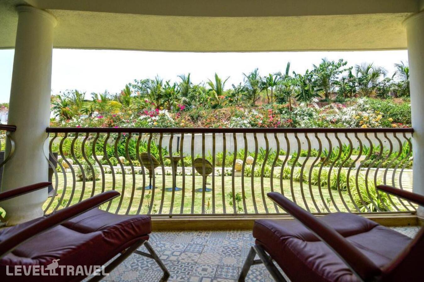фотографии номера Делюкс с балконом отеля Park Regis Goa в Индия(Арпора) - фото №6