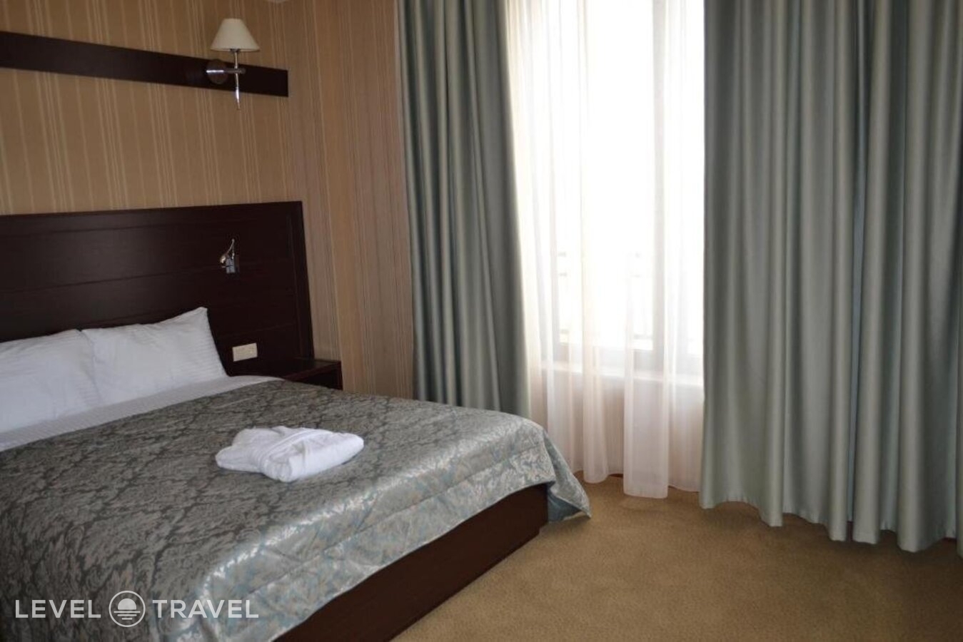 фотографии номера Семейный номер отеля Astoria Hotel Tbilisi в Грузия(Тбилиси) - фото №1