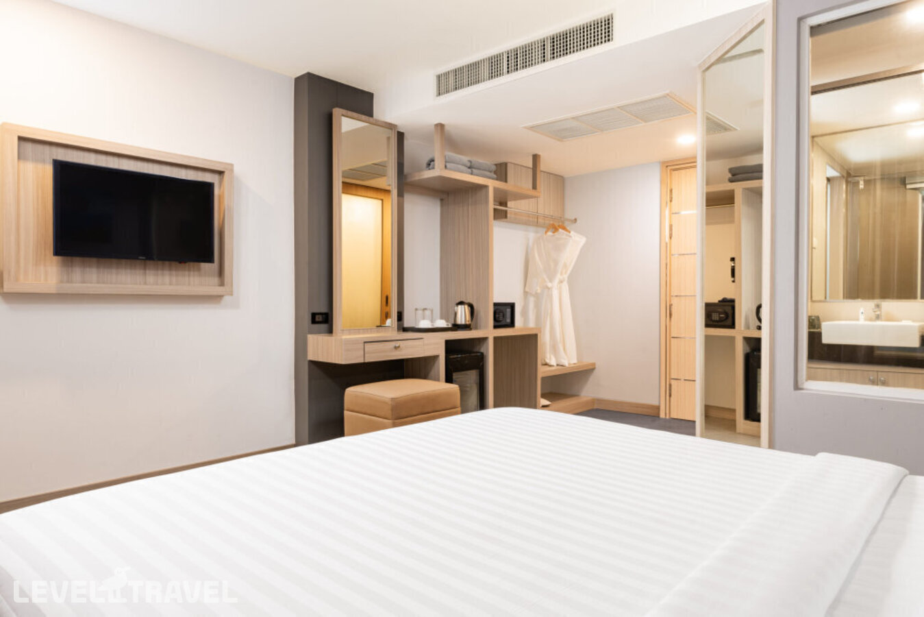 фотографии номера Делюкс с балконом отеля Clarion Hotel Patong (Ex.Araya Patong Beach Hotel) в Таиланд(Патонг Бич) - фото №4