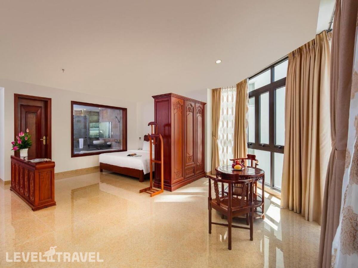 фотографии номера Люкс с балконом отеля Red Sun Nha Trang Hotel в Вьетнам(Нячанг) - фото №5