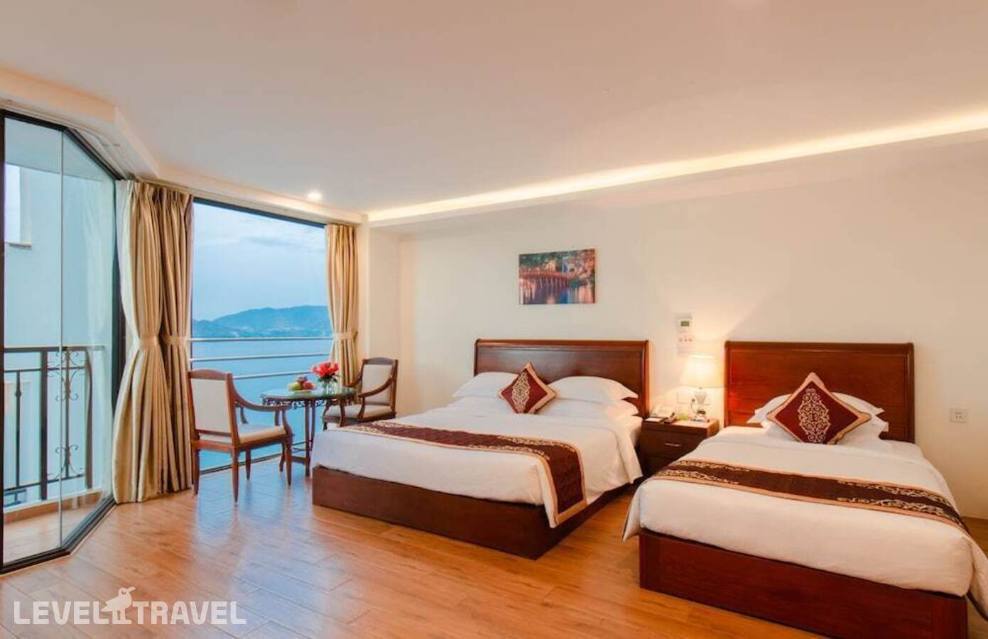 фотографии номера Полулюкс с балконом отеля Red Sun Nha Trang Hotel в Вьетнам(Нячанг) - фото №14