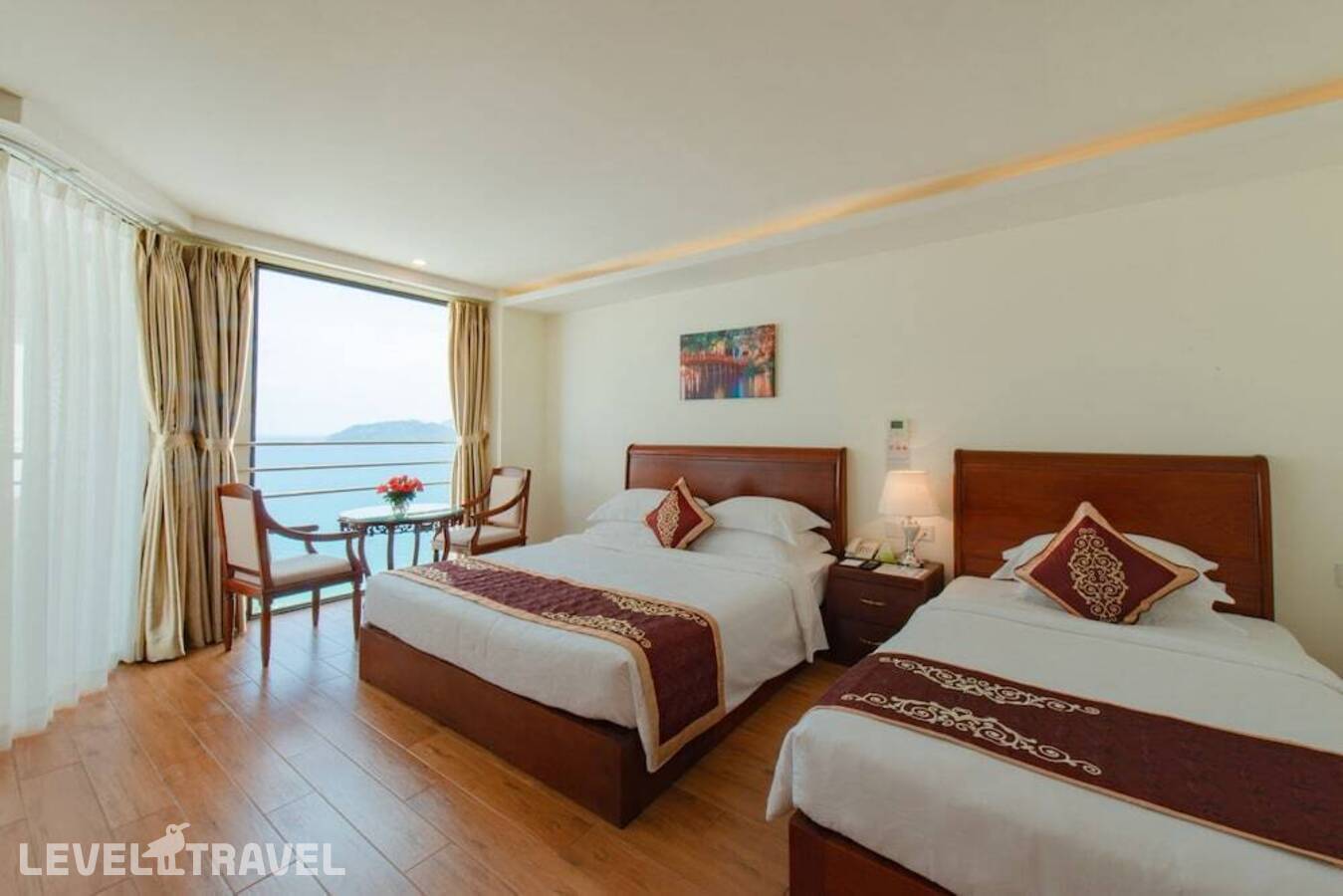 фотографии номера Полулюкс с балконом отеля Red Sun Nha Trang Hotel в Вьетнам(Нячанг) - фото №6