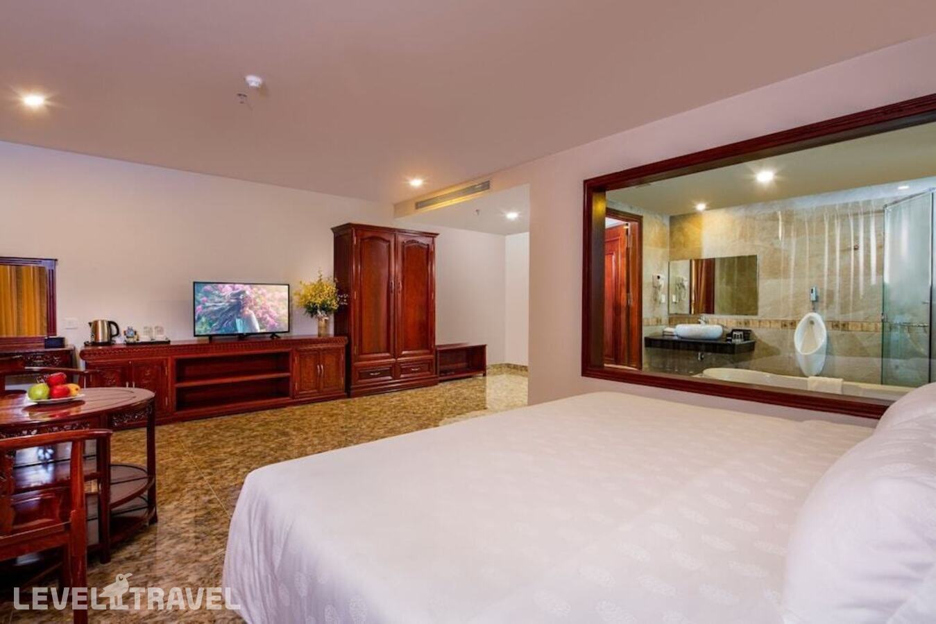 фотографии номера Полулюкс с балконом отеля Red Sun Nha Trang Hotel в Вьетнам(Нячанг) - фото №3