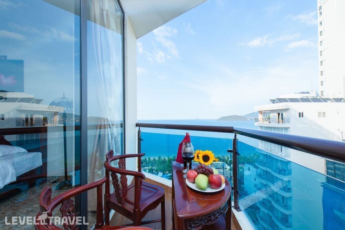 фотографии номера Полулюкс с балконом отеля Red Sun Nha Trang Hotel в Вьетнам(Нячанг) - фото №10