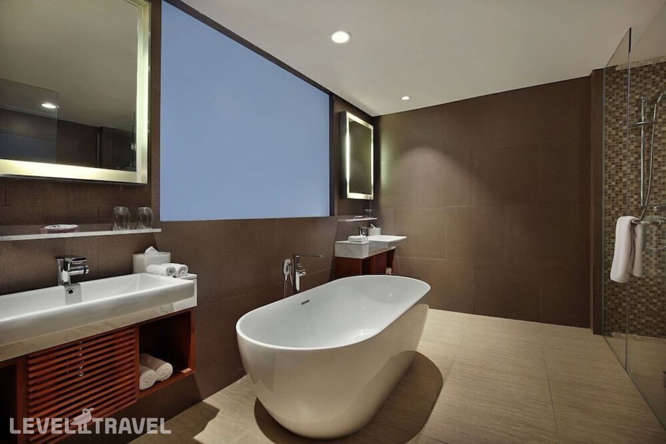 фотографии номера Люкс с балконом отеля Mercure Bali Legian в Индонезия(Легиан) - фото №6