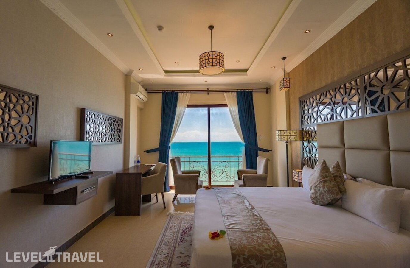 фотографии номера Люкс Гранд отеля Golden Tulip Zanzibar Resort в Танзания(Кибвени) - фото №12