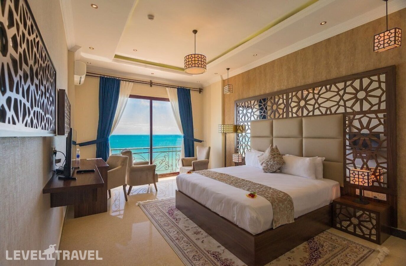 фотографии номера Люкс Гранд отеля Golden Tulip Zanzibar Resort в Танзания(Кибвени) - фото №11