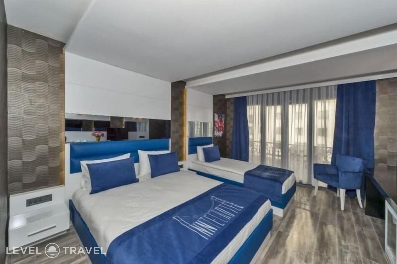 фотографии номера Трехместный улучшенный отеля Inntel Hotel Istanbul в Турция(Таксим) - фото №6