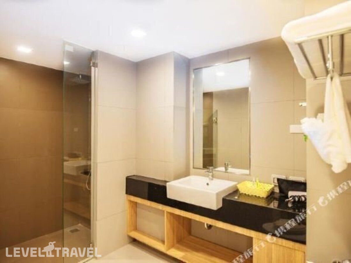 фотографии номера Улучшенный номер отеля Clarion Hotel Patong (Ex.Araya Patong Beach Hotel) в Таиланд(Патонг Бич) - фото №14