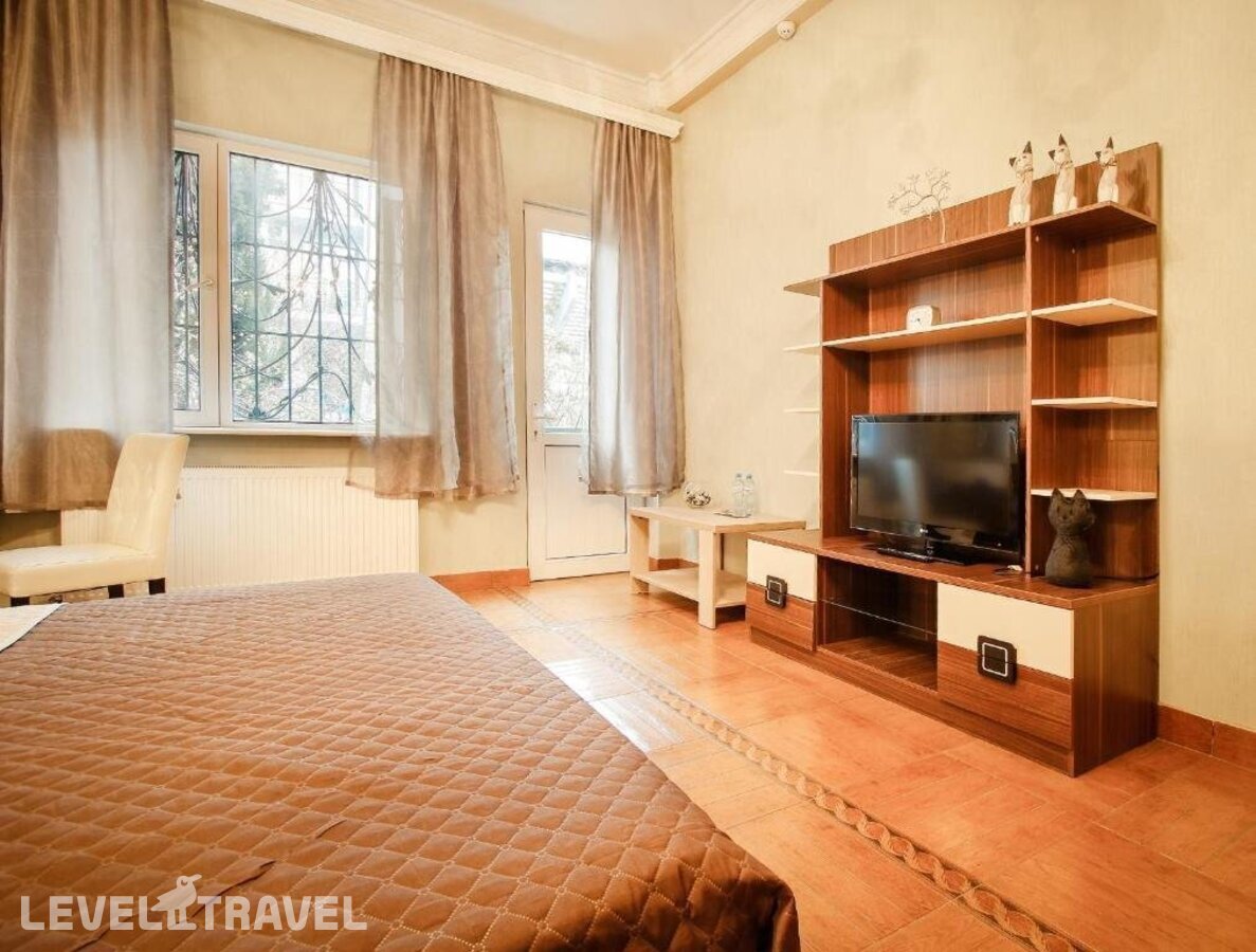 фотографии номера Делюкс с балконом отеля Tomas House в Грузия(Тбилиси) - фото №3