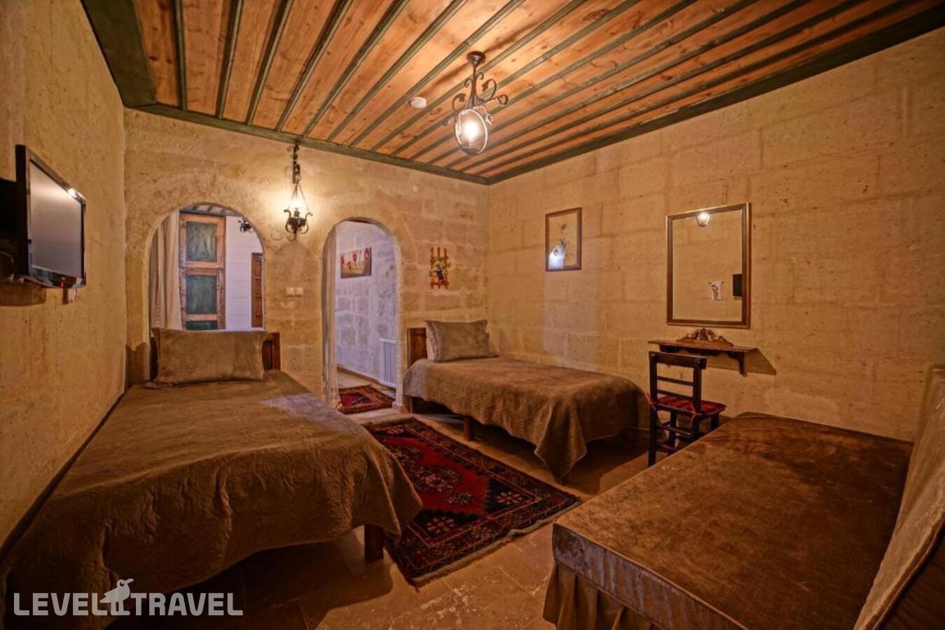 фотографии номера Семейный номер отеля Jerveni Cave Hotel в Турция(Ургюп) - фото №1