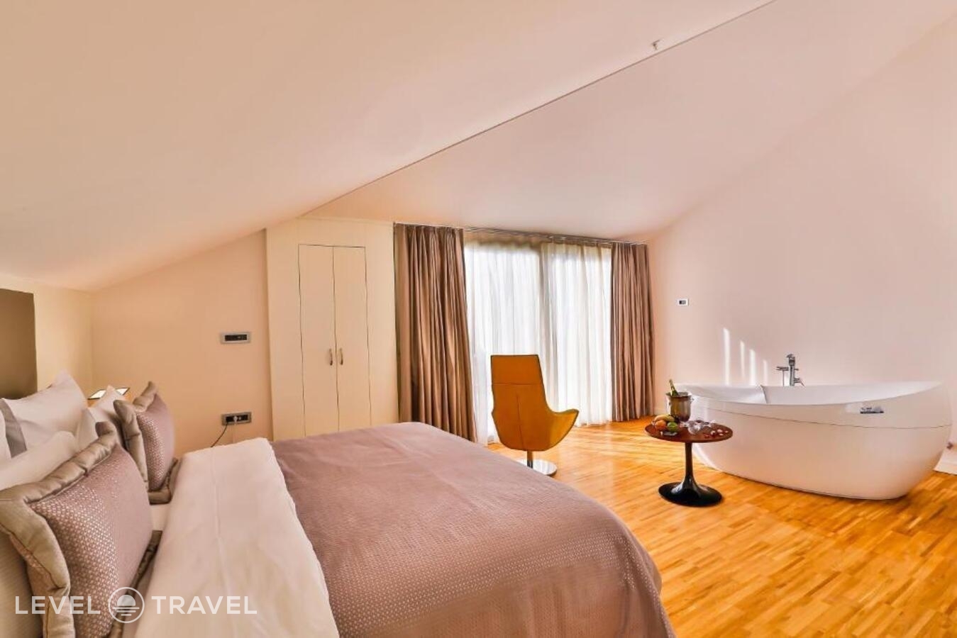фотографии номера Представительский с балконом отеля Business Life Hotel в Турция(Шишли) - фото №6
