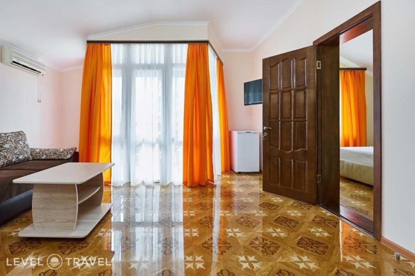 фотографии номера Семейный с балконом (2 комнаты) отеля Sirius Guest House в Россия(Адлер) - фото №3