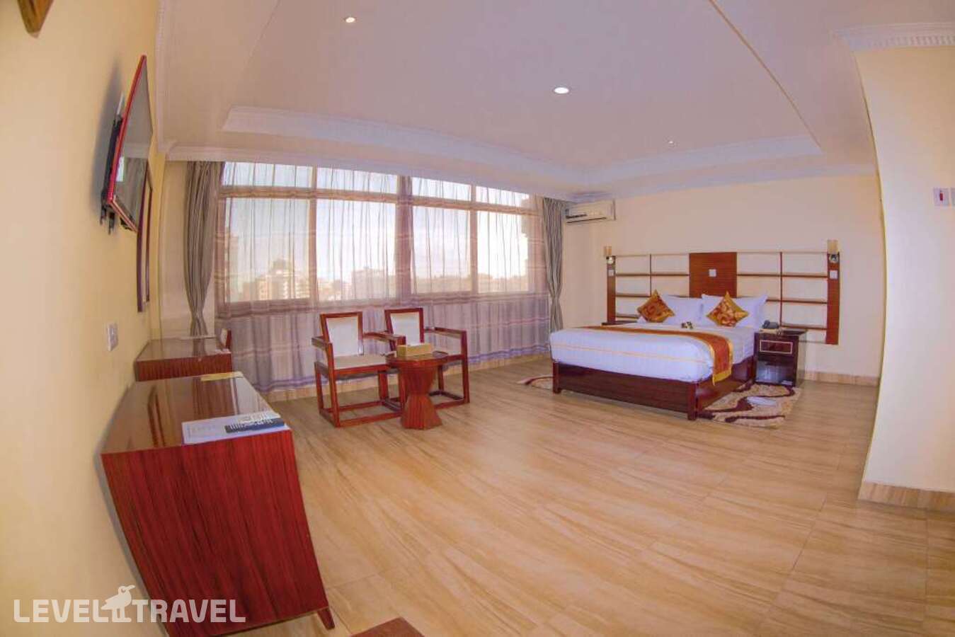фотографии номера Улучшенный номер отеля Tiffany Diamond Hotels Makunganya в Танзания(Дар-эс-Салам) - фото №2