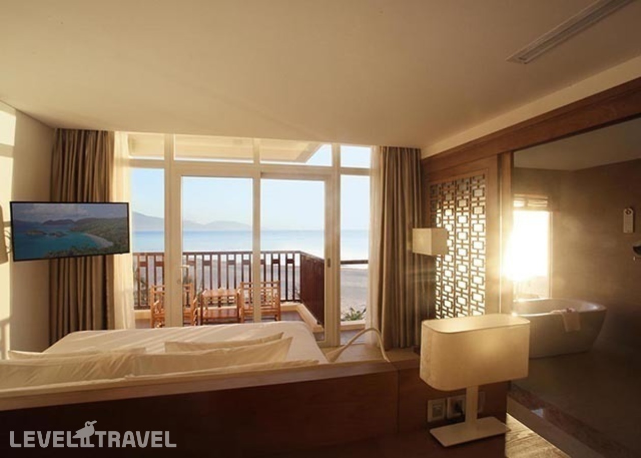фотографии номера Люкс Премиум с видом на океан отеля Centara Sandy Beach Resort Danang (Ex.Sandy Beach Resort) в Вьетнам(Дананг) - фото №1