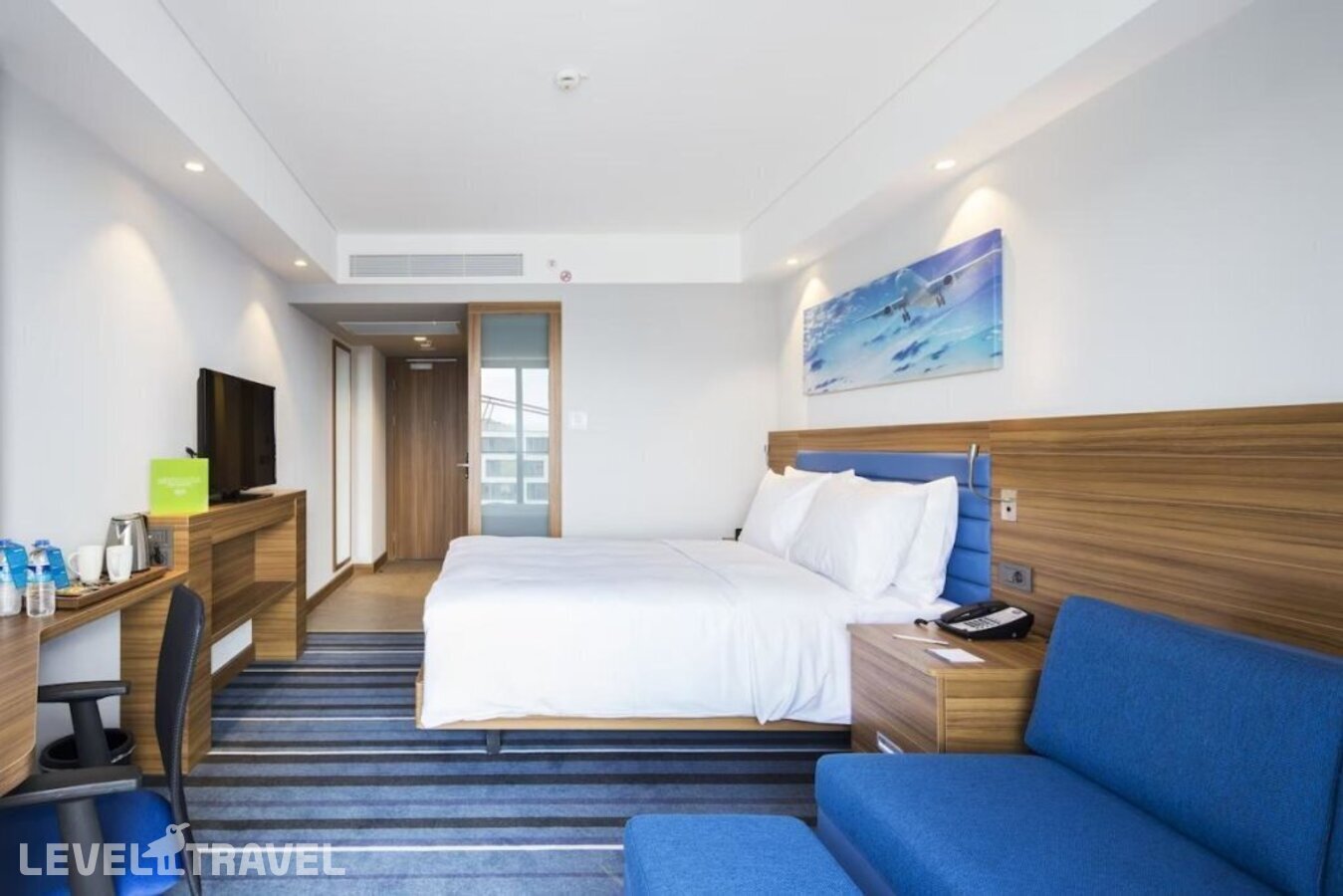 фотографии номера Стандартный с балконом отеля Hampton by Hilton Istanbul Kurtkoy в Турция(Пендик) - фото №1