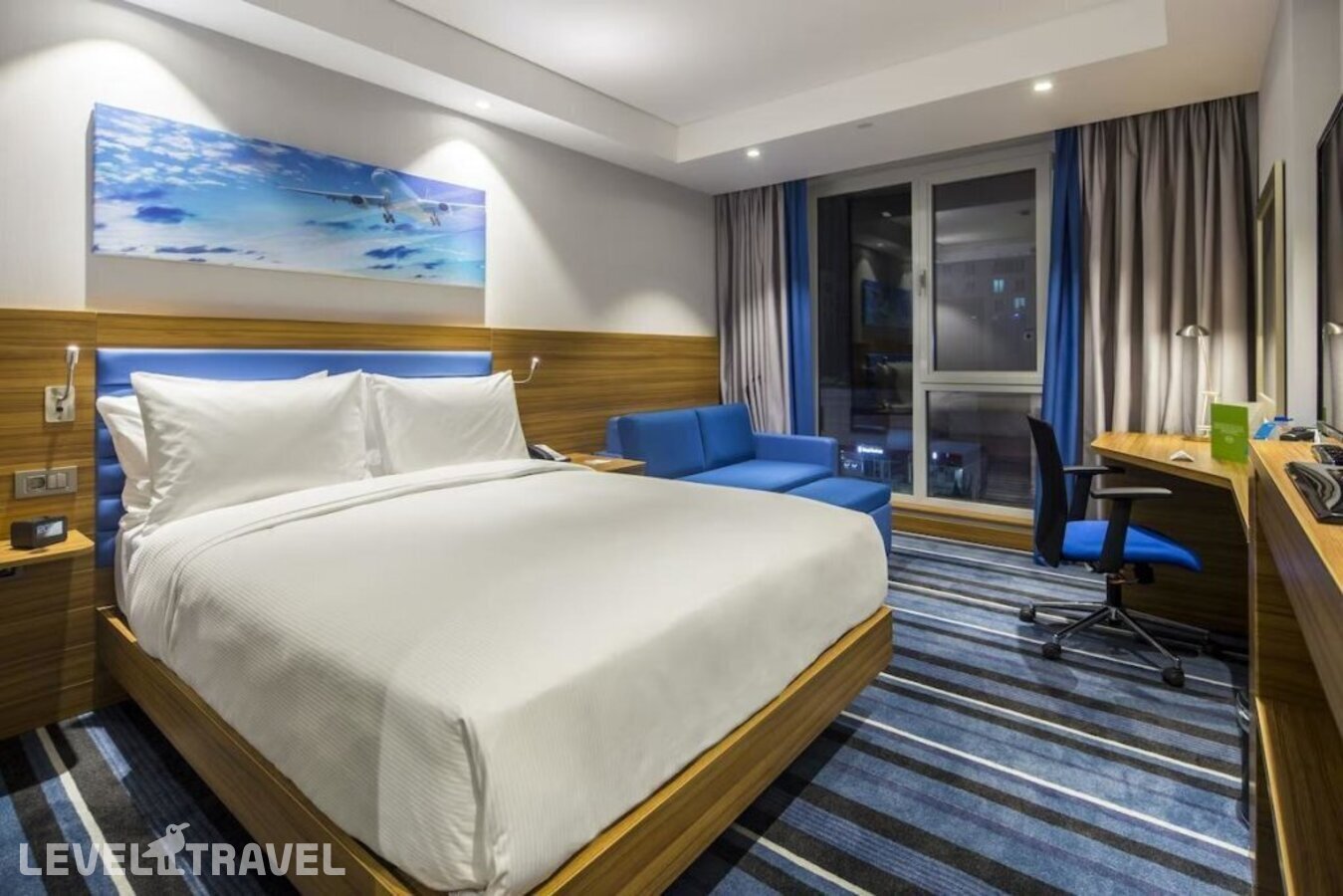 фотографии номера Стандартный с балконом отеля Hampton by Hilton Istanbul Kurtkoy в Турция(Пендик) - фото №4