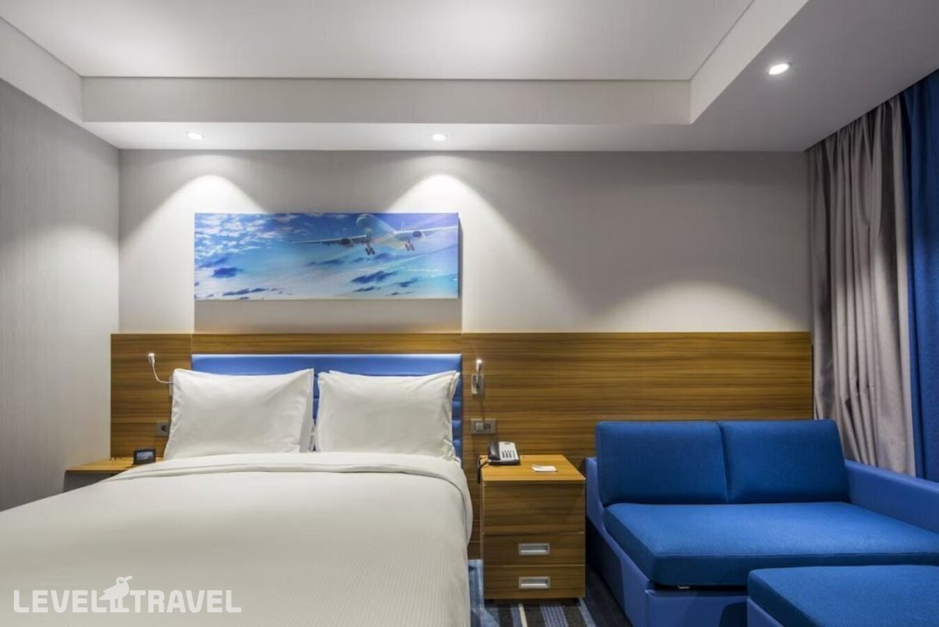 фотографии номера Стандартный с балконом отеля Hampton by Hilton Istanbul Kurtkoy в Турция(Пендик) - фото №3