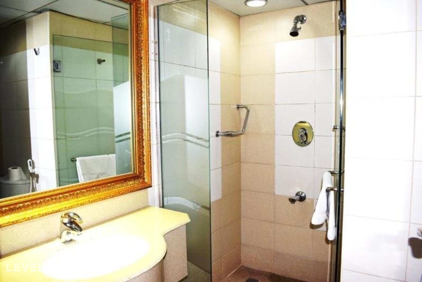 фотографии номера Стандартный номер отеля Royal Tulip Sharjah Hotel Apartments в ОАЭ(Шарджа) - фото №9