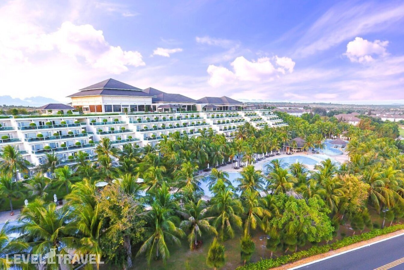 фотографии номера Делюкс с видом на бассейн отеля Sea Links Beach Hotel в Вьетнам(Муйне) - фото №15