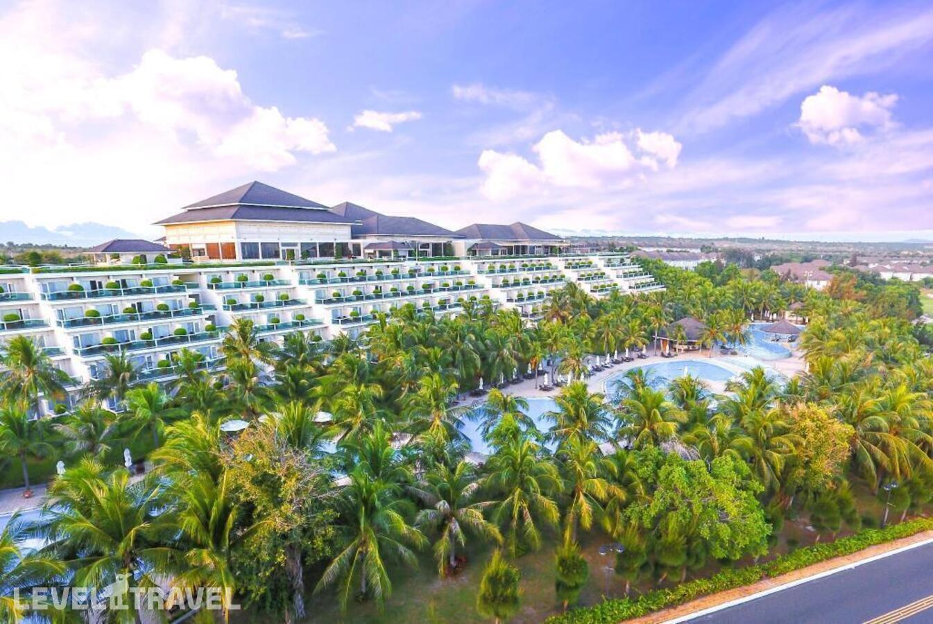 фотографии номера Делюкс с видом на бассейн отеля Sea Links Beach Hotel в Вьетнам(Муйне) - фото №27
