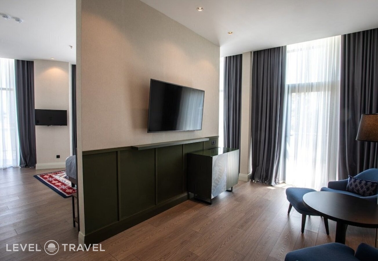 фотографии номера Люкс отеля Holiday Inn Telavi, IHG Hotel в Грузия(Телави) - фото №2