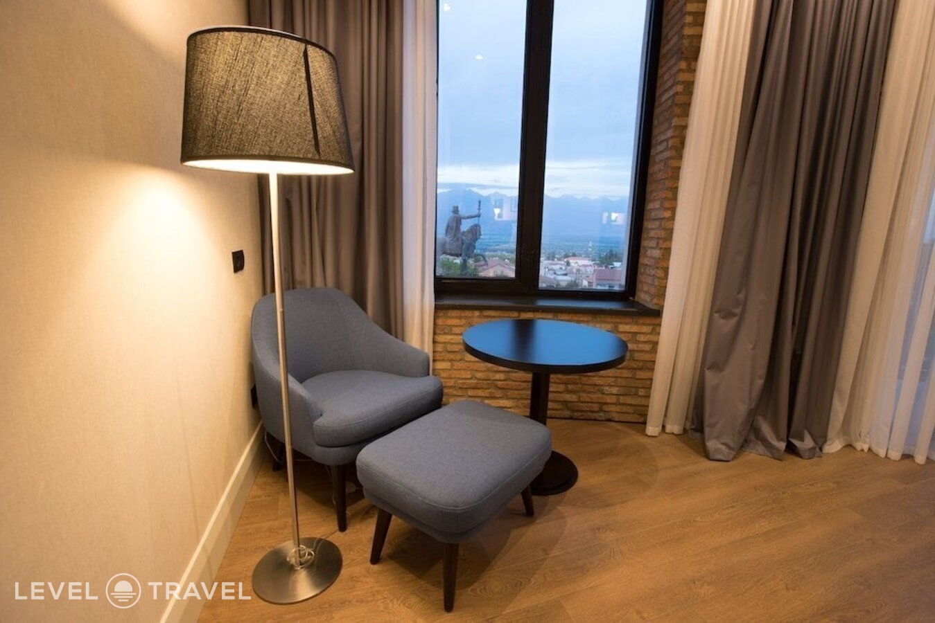 фотографии номера Люкс отеля Holiday Inn Telavi, IHG Hotel в Грузия(Телави) - фото №8
