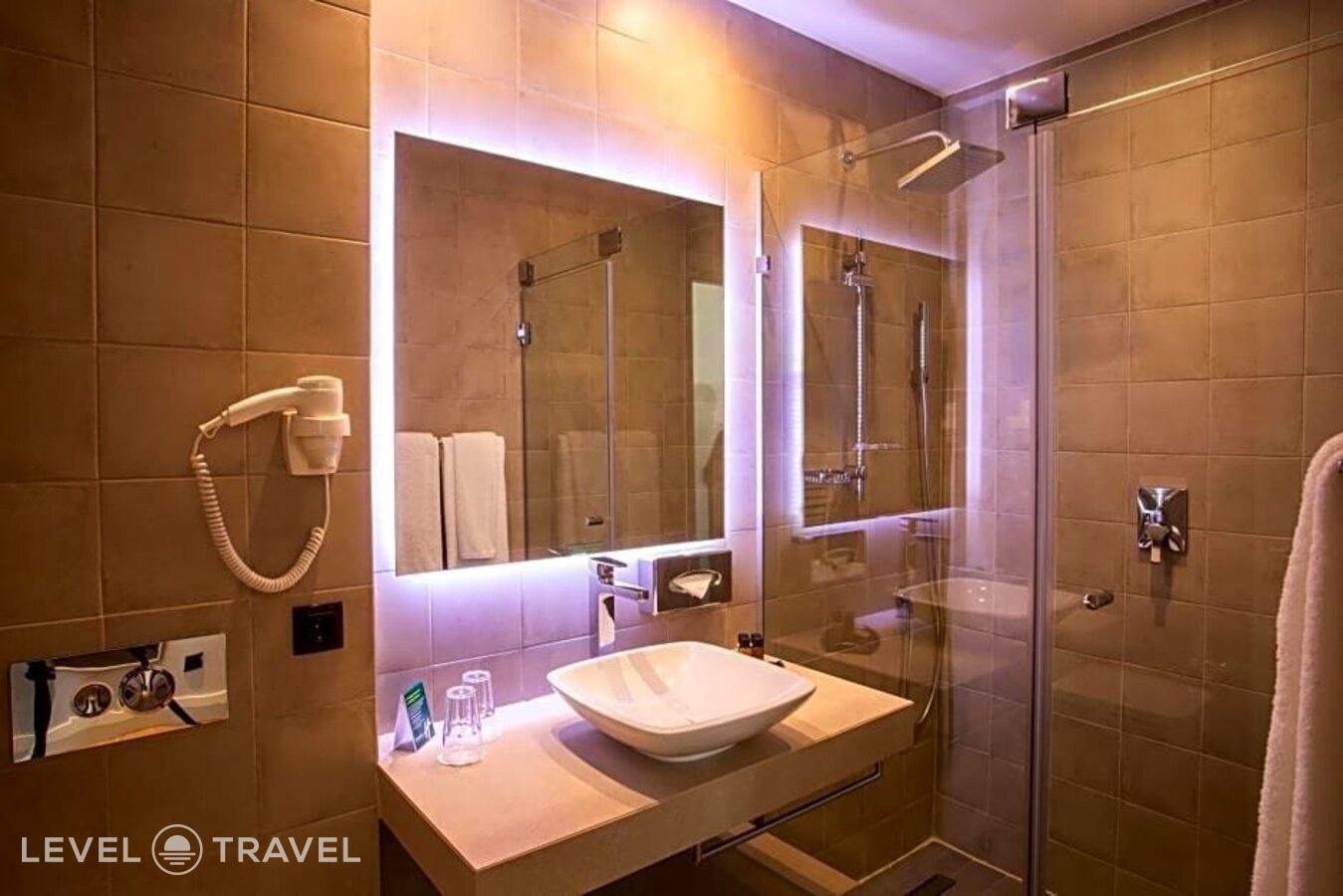 фотографии номера Премиум отеля Holiday Inn Telavi, IHG Hotel в Грузия(Телави) - фото №9