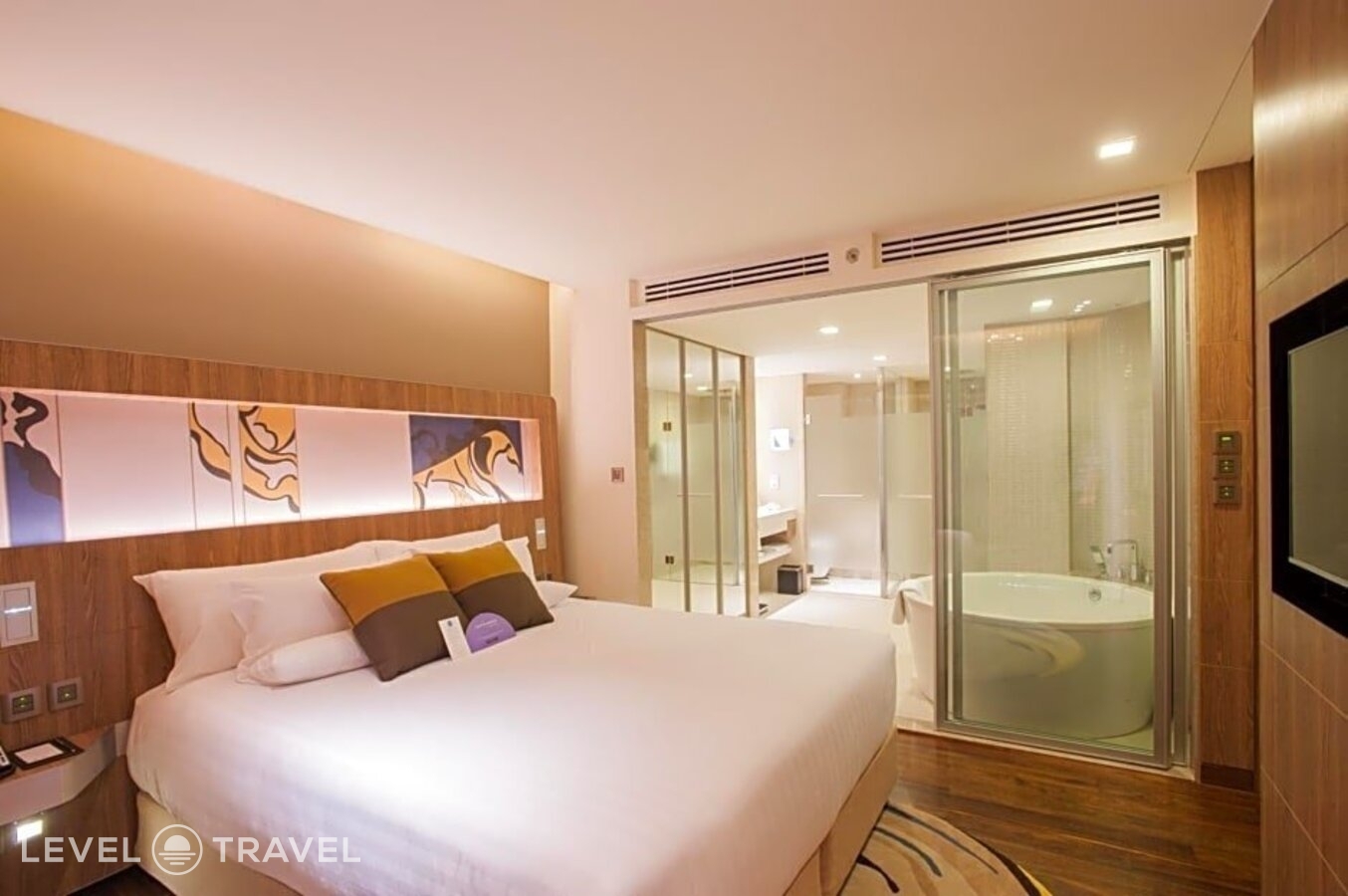 фотографии номера Люкс отеля Novotel Bangkok Sukhumvit 20 в Таиланд(Бангкок) - фото №10