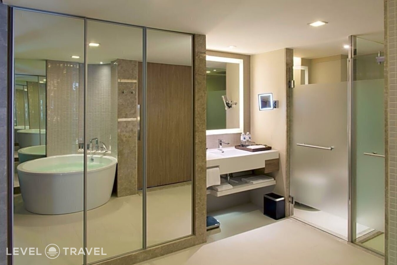 фотографии номера Люкс отеля Novotel Bangkok Sukhumvit 20 в Таиланд(Бангкок) - фото №2