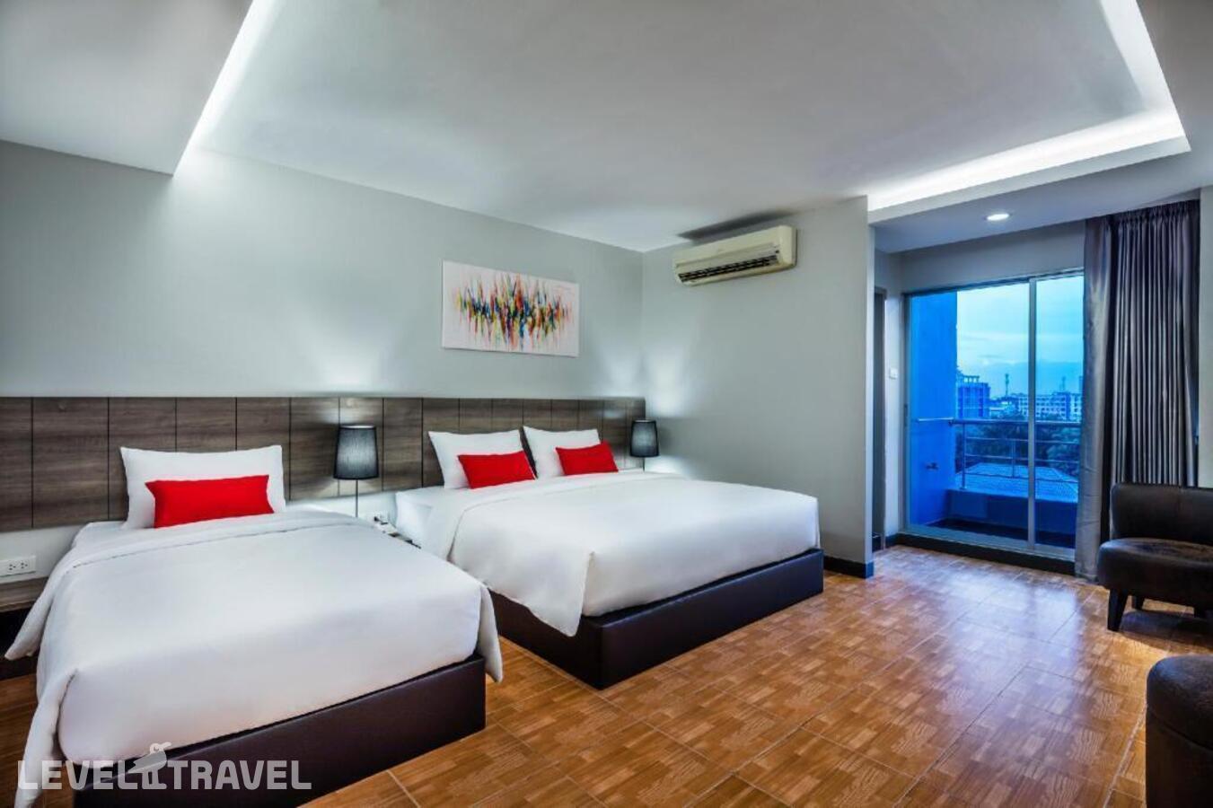 фотографии номера Семейный номер отеля Livotel Hotel Hua Mak Bangkok в Таиланд(Бангкок) - фото №1