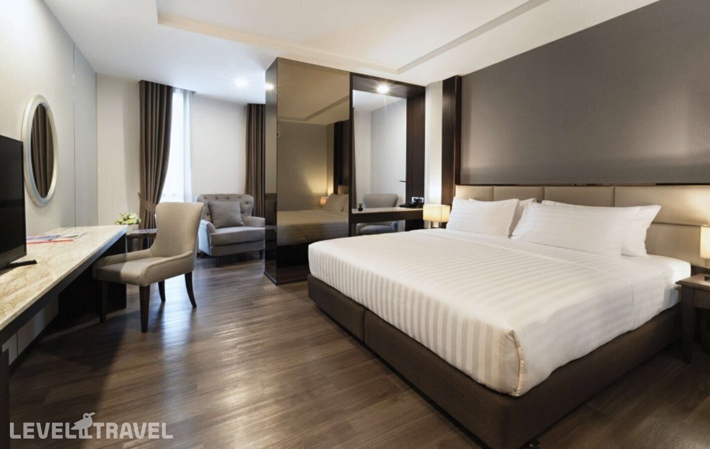 фотографии номера Делюкс отеля SureStay Plus Hotel by Best Western Sukhumvit 2 в Таиланд(Бангкок) - фото №1