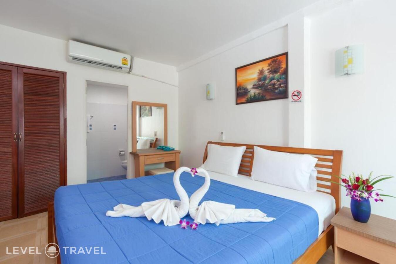 фотографии номера Улучшенный номер отеля The Expat Hotel в Таиланд(Патонг Бич) - фото №6