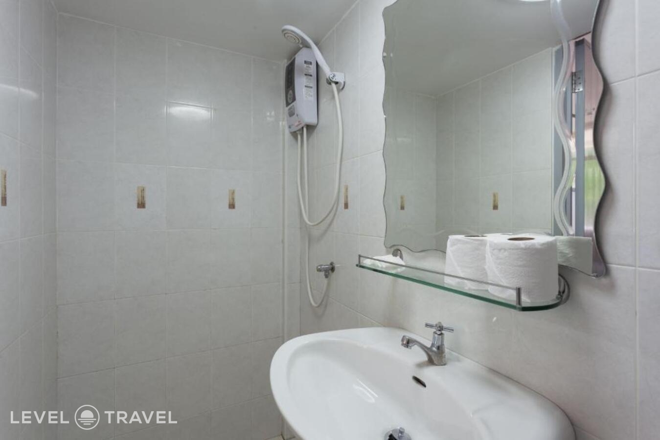 фотографии номера Делюкс отеля The Expat Hotel в Таиланд(Патонг Бич) - фото №6