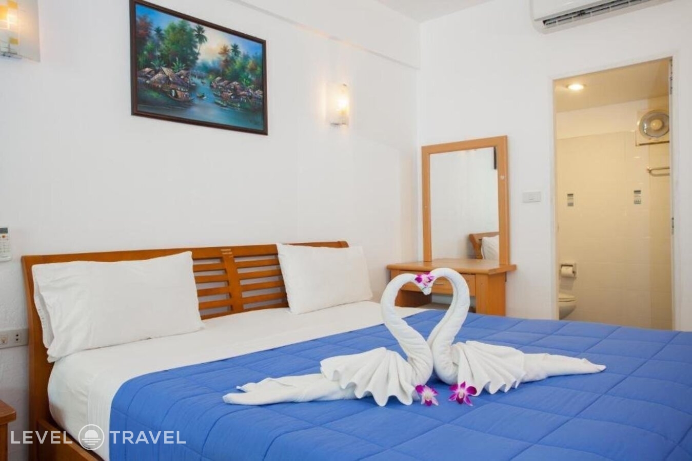 фотографии номера Делюкс с балконом отеля The Expat Hotel в Таиланд(Патонг Бич) - фото №2