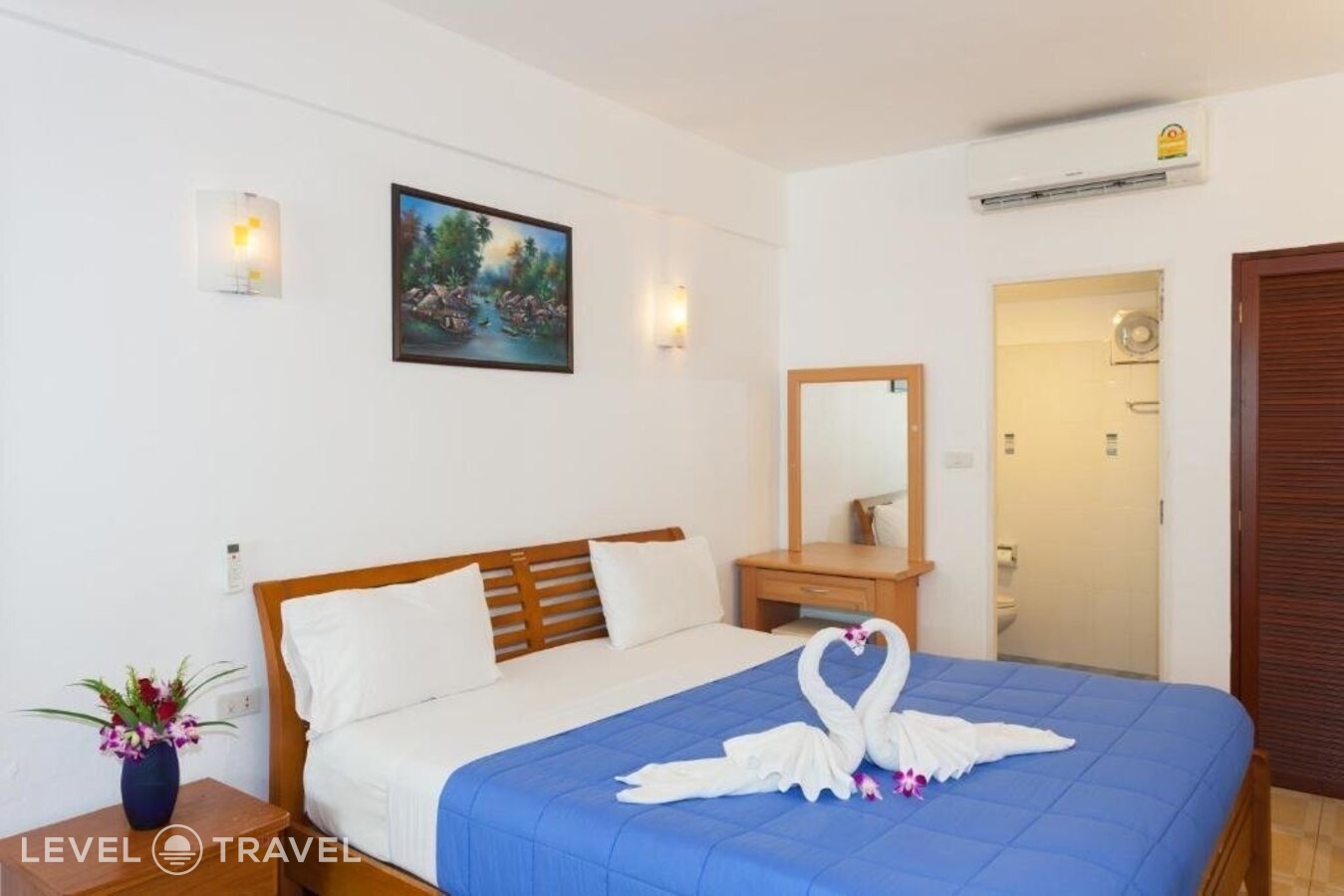 фотографии номера Делюкс с балконом отеля The Expat Hotel в Таиланд(Патонг Бич) - фото №12