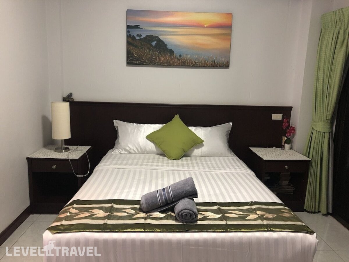 фотографии номера Делюкс с балконом отеля Sue at Cozy Guesthouse в Таиланд(Ката Бич) - фото №1