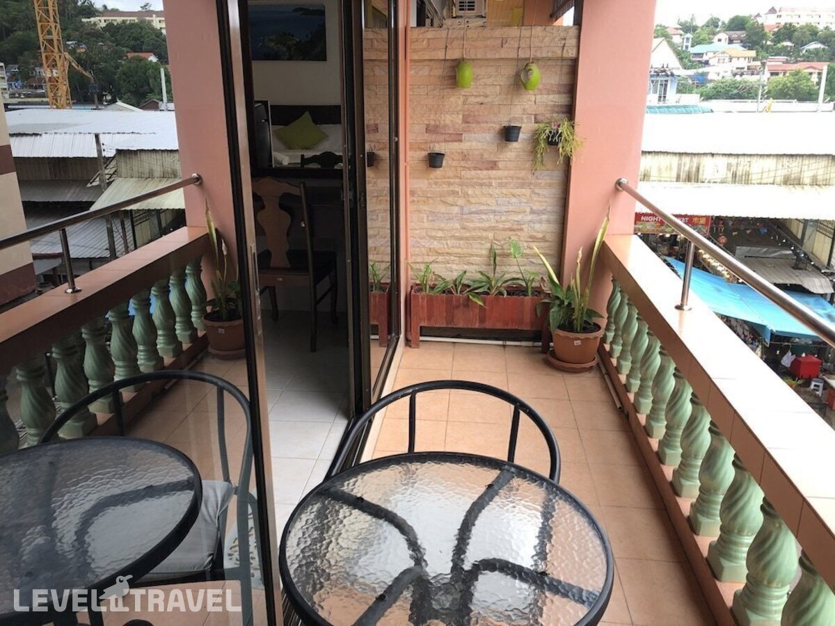 фотографии номера Делюкс с балконом отеля Sue at Cozy Guesthouse в Таиланд(Ката Бич) - фото №3