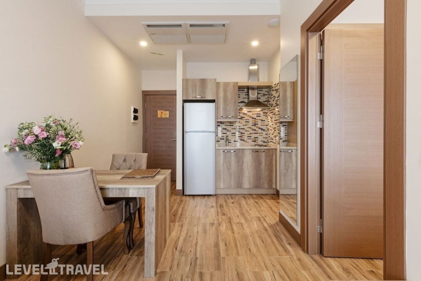 фотографии номера Трехместный номер отеля Mari Suites Hotel в Турция(Кягытхане) - фото №8
