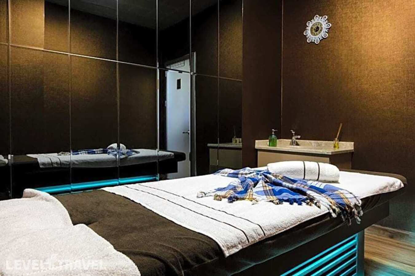 фотографии номера Трехместный номер отеля Mari Suites Hotel в Турция(Кягытхане) - фото №15