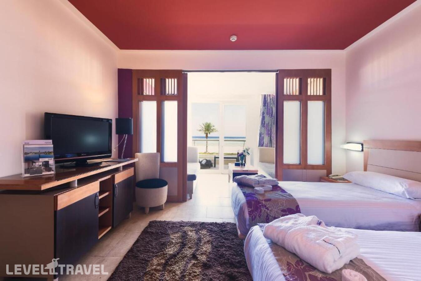 фотографии номера Семейный с боковым видом на море отеля Barcelo Tiran Sharm Hotel в Египет(Шарм-эль-Шейх) - фото №1