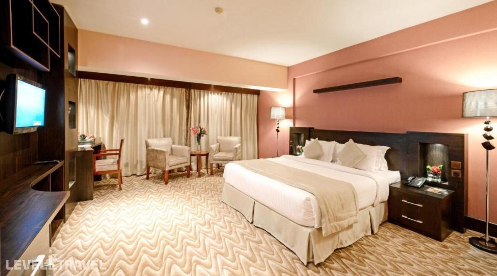 фотографии номера Представительский номер отеля Plaza Inn Olaya Hotel в Саудовская Аравия(Эр-Рияд) - фото №2