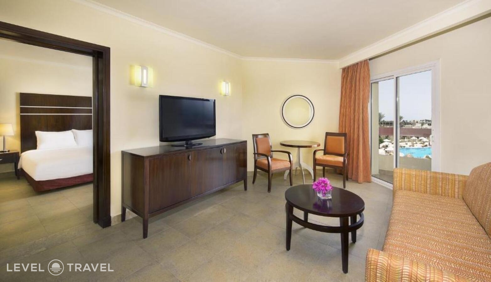 фотографии номера Люкс Diamond с видом на бассейн отеля Doubletree By Hilton Sharm El Sheikh - Sharm Bay в Египет(Уайт Найт) - фото №4