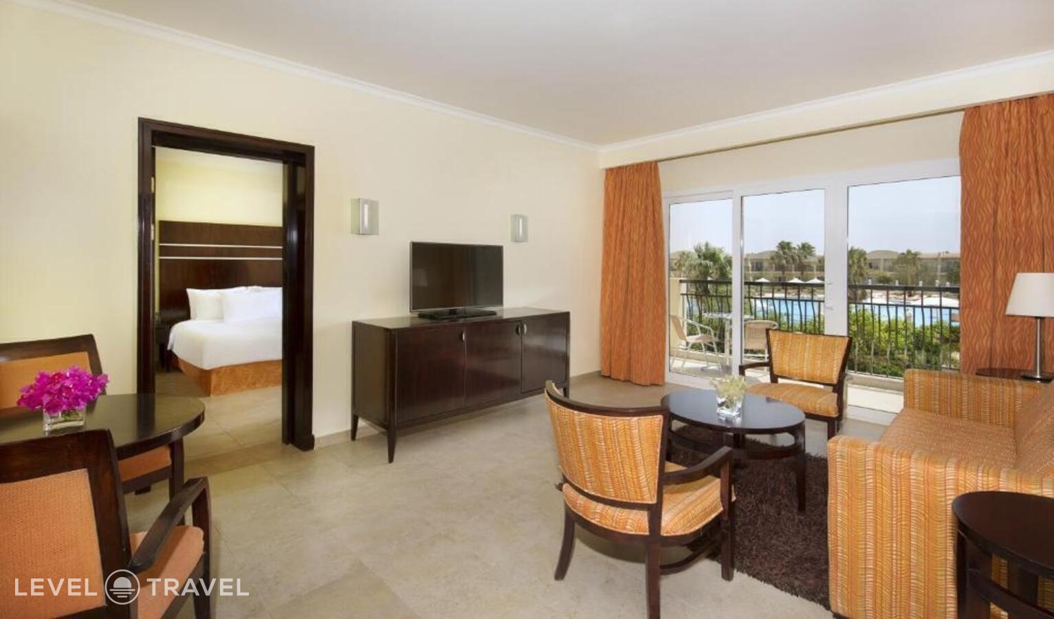 фотографии номера Люкс Diamond с видом на бассейн отеля Doubletree By Hilton Sharm El Sheikh - Sharm Bay в Египет(Уайт Найт) - фото №3