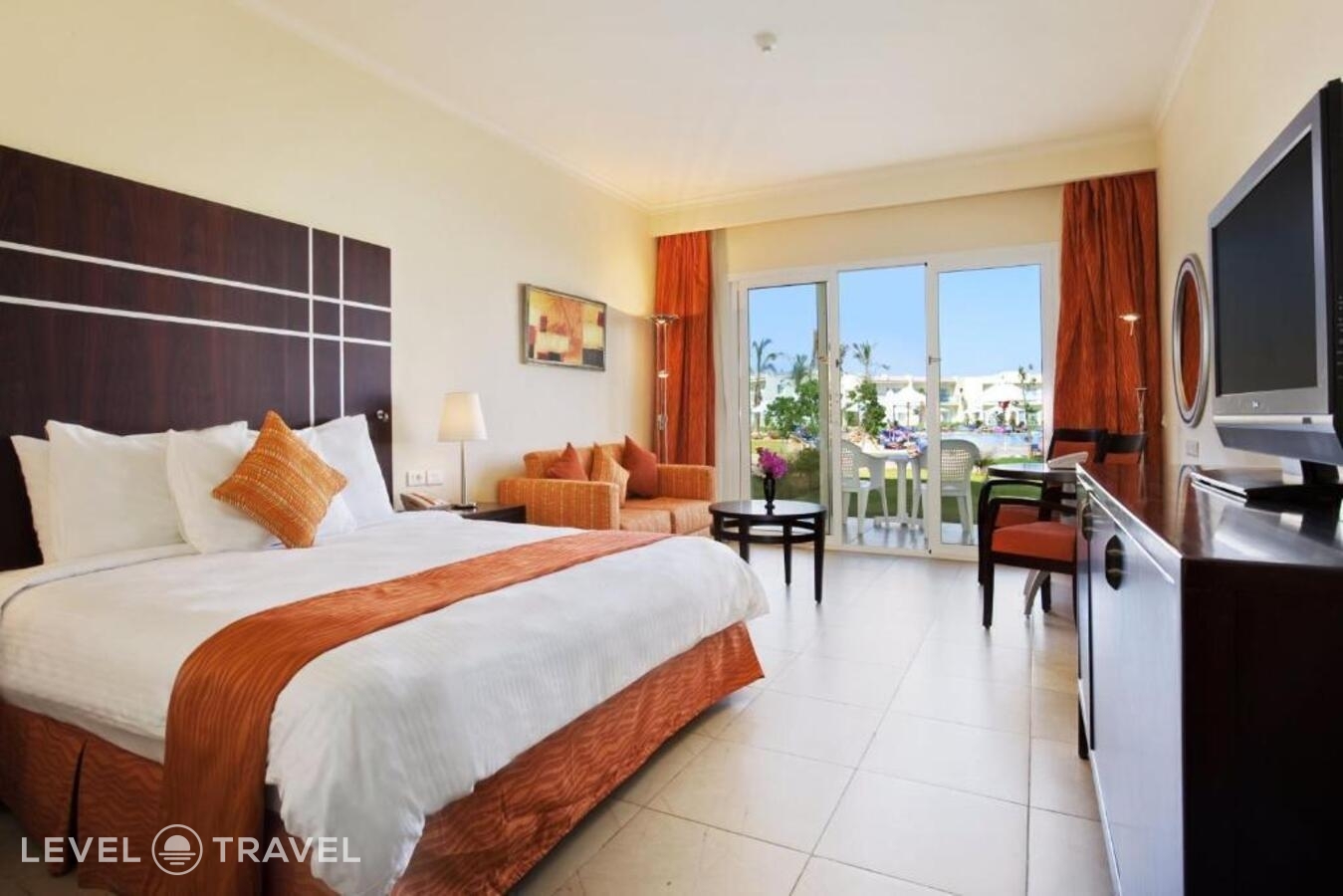 фотографии номера Люкс Diamond с видом на бассейн отеля Doubletree By Hilton Sharm El Sheikh - Sharm Bay в Египет(Уайт Найт) - фото №1