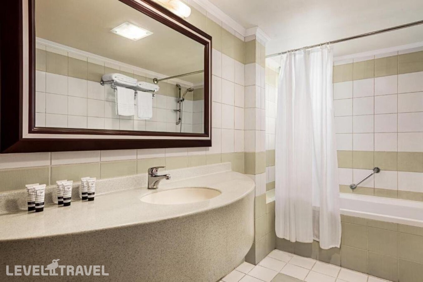 фотографии номера Стандартный номер отеля Eastyard Dammam (Ex. Ramada By Wyndham Dammam Khaleej Road) в Саудовская Аравия(Даммам) - фото №1