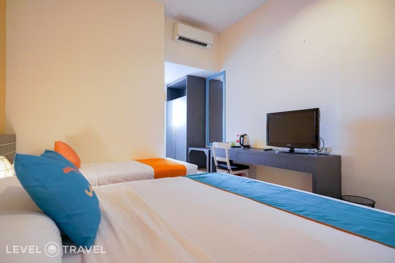 фотографии номера Семейный номер отеля Sunset Point Hotel Seminyak в Индонезия(Семиньяк) - фото №7