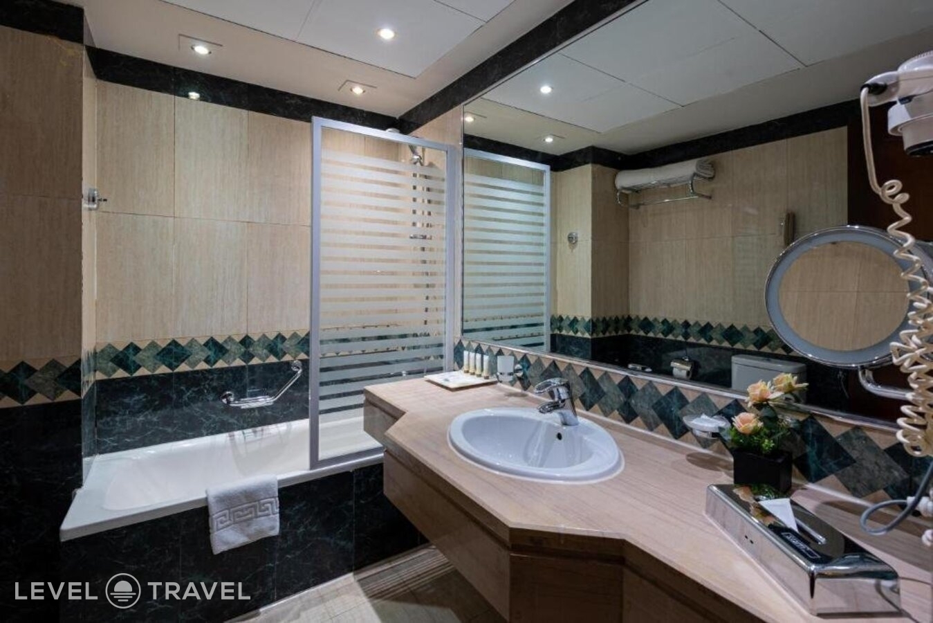 фотографии номера Люкс роскошный отеля Triumph Plaza Hotel в Египет(Каир) - фото №13