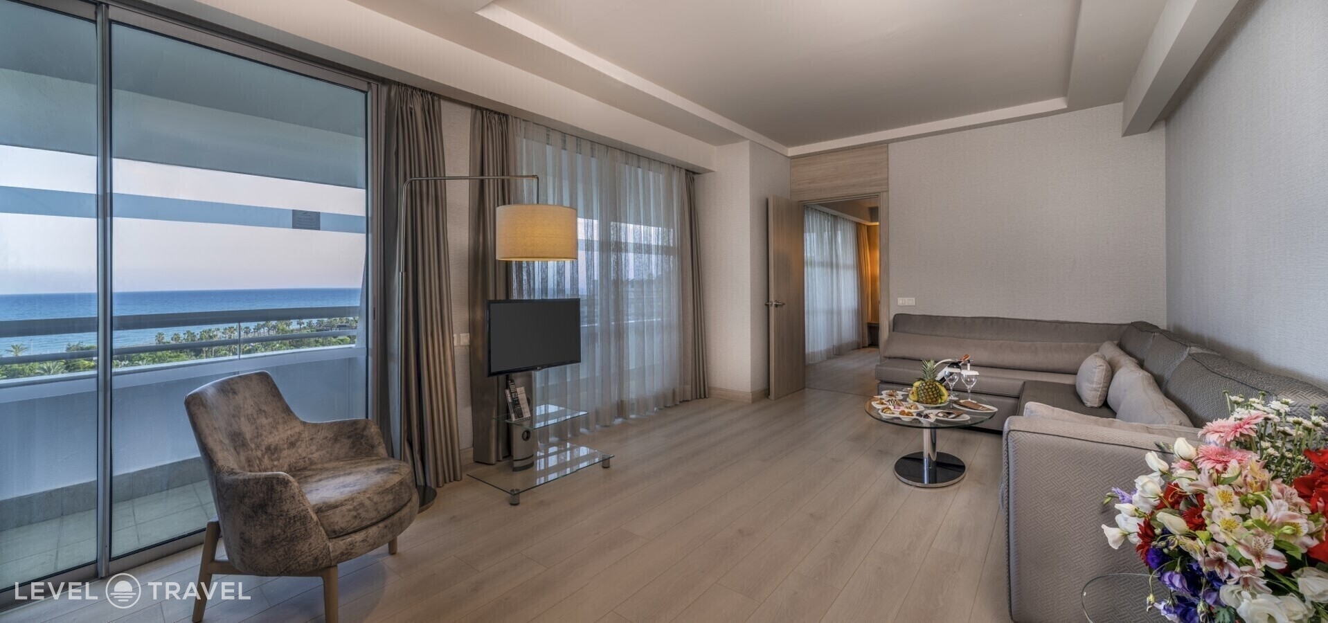 фотографии номера Семейный люкс с видом на море отеля Concorde Deluxe Resort в Турция(Лара) - фото №1